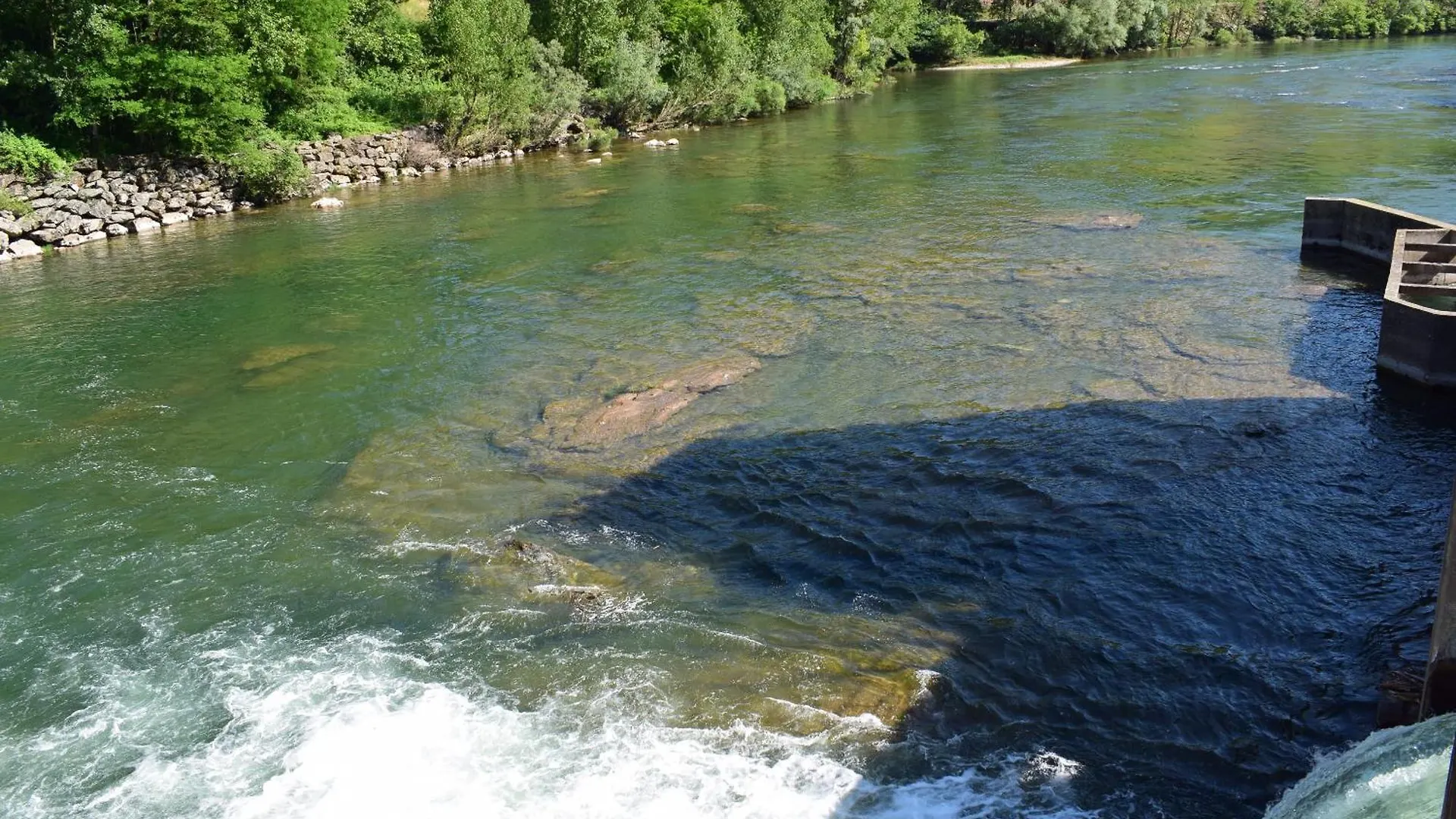 Chalet Climatise En Bordure De Riviere Mansardee Trébas